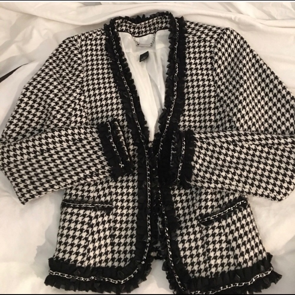 Beautiful White House Black Market jacket.